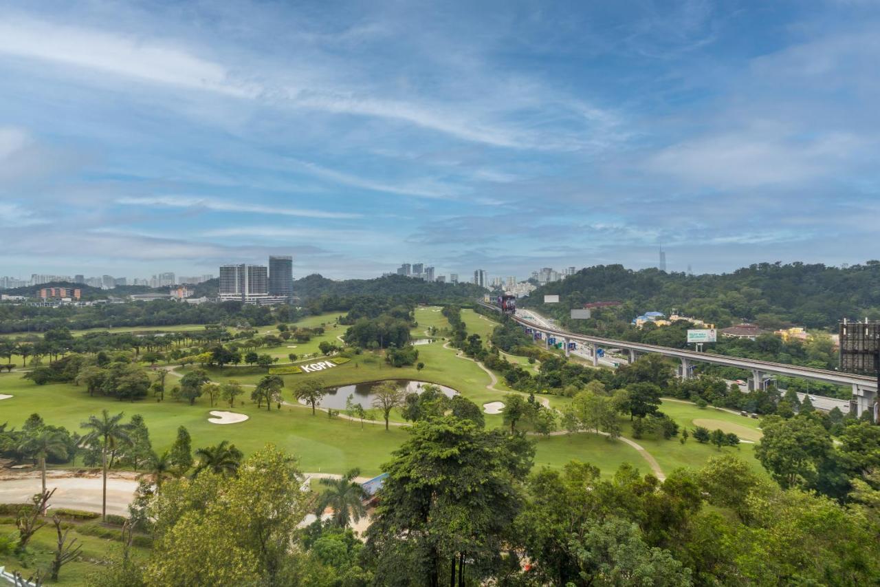 M Resort & Hotel Kuala Lumpur Dış mekan fotoğraf View of the golf course